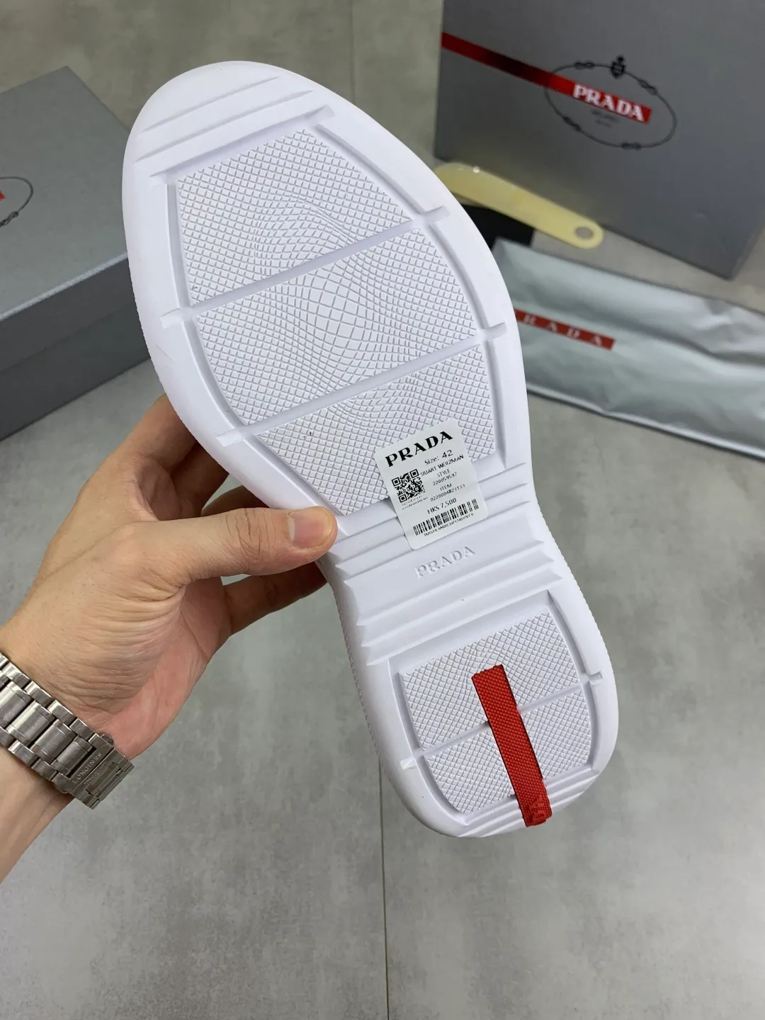 Men's Men's Shoes 💰P520 💰【New Style】 The latest model of high-quality PRADA classic men's shoes has been launched on the official website with a 1:1 replica, synchronized in Hong Kong counters, and on the same catwalk; all made of calfskin ➕Imported cowhide lining, 🍡🍡rubber The original outsole is 1:1 non-slip and wear-resistant; comfortable to wear, attractive in style, fine in workmanship, and equipped with a simple and neat shoe last, showing a man's boldness and toughness, 👍size 38 to 44 (45 can be customized) black White color🉑️choose